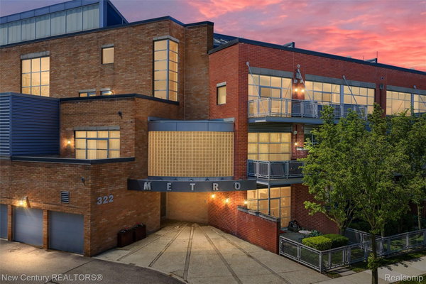 322 E Harrison Avenue #4, Royal Oak, MI 48067